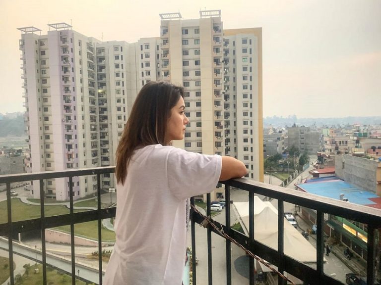 सनसिटीमा बस्ने बेनिशा भन्छिन्ः बरु नूनपानी खाएर बस्छु, बाहिर निस्किन्न