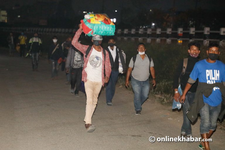 ‘काठमाडौंका डेरावाललाई गाउँ फर्कन दिँदा के हुन्छ ?’