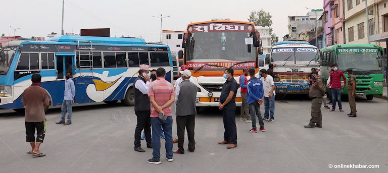 विराटनगरबाट पठाइएका काठमाडौंबासी नागढुंगामा रोकिए