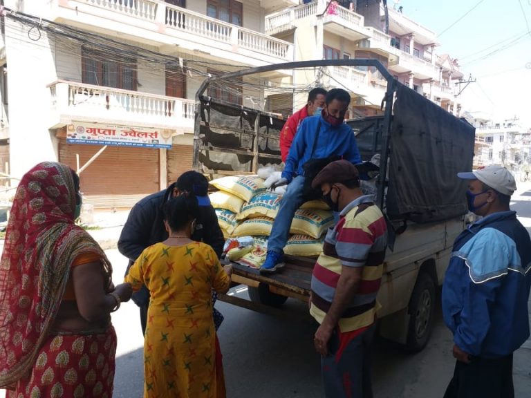 साल्ट ट्रेडिङले आज उपत्यकाका १२ ठाउँमा भ्यानमार्फत खाद्यान्न बिक्री गर्ने
