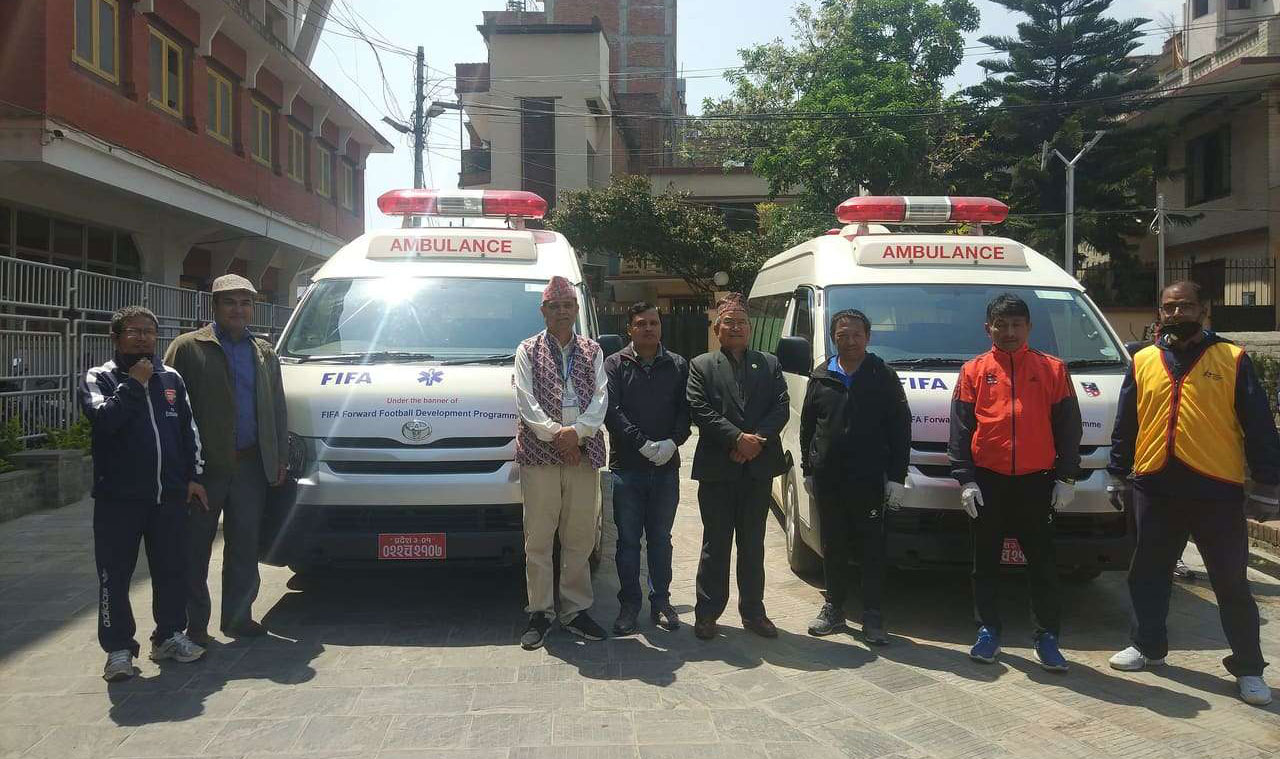 कोरोनाविरुद्ध लड्न एन्फाले उपलब्ध गरायो २ एम्बुलेन्स