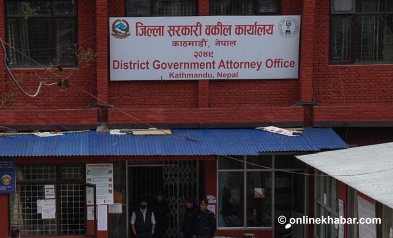बाबुरामविरुद्ध जाहेरी लिएर गएका नेकपाका युवालाई सरकारी वकिलले फर्काए