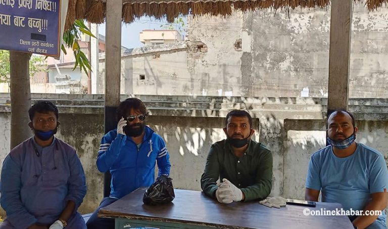 गाउँपालिका राहत बाँड्न बोलाउने, प्रहरी पक्रिने