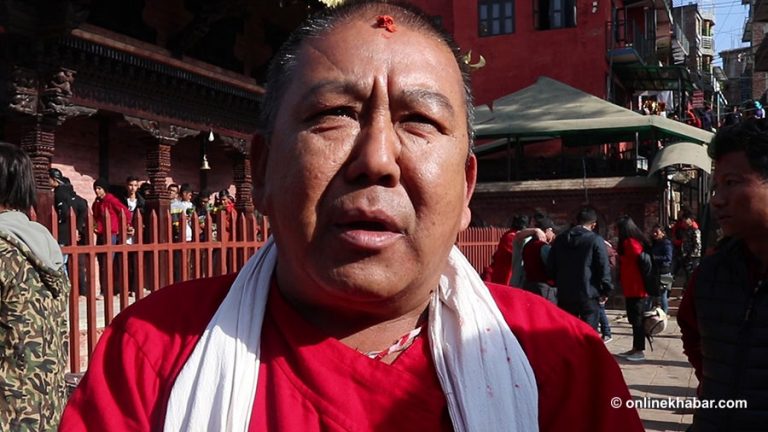 मनकामनाका पुजारीको दुईवटा बन्दुकको इजाजत खारेज