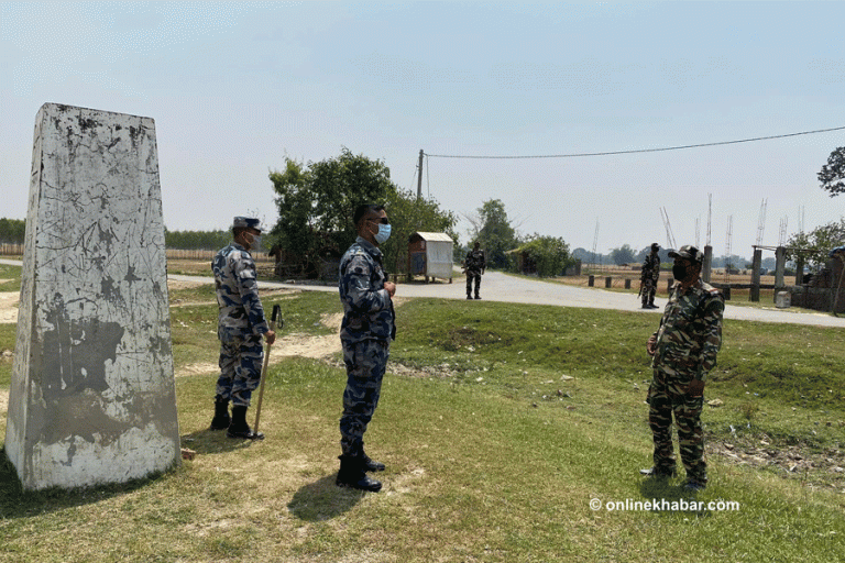 रोकिएन सीमाबाट नेपाल प्रवेश गर्ने क्रम