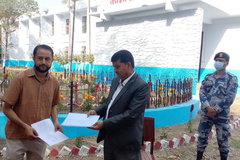 कोरोना उपचार केन्द्रलाई गैससको सहयोग