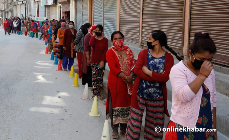 राहत पाउने आशामा टन्टलापुर घाममा…