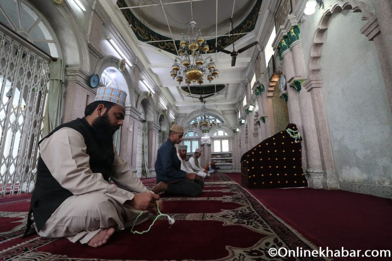 मुस्लिम समुदायले ईद मनाउँदै, आज सार्वजनिक बिदा