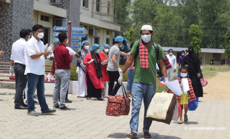 निको भएर घर फर्किए बाँकेका २१ जना संक्रमित