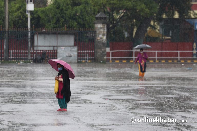 काठमाडौं उपत्यकासहित अधिकांश स्थानमा वर्षा, पानी पार्ने अर्को प्रणाली पनि भित्रिँदै