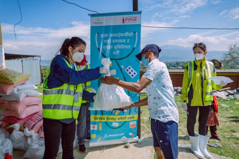 क्रिएशन र कोका-कोलाद्वारा नेपालका ३२०० सफाईकर्मीलाई राहत वितरण
