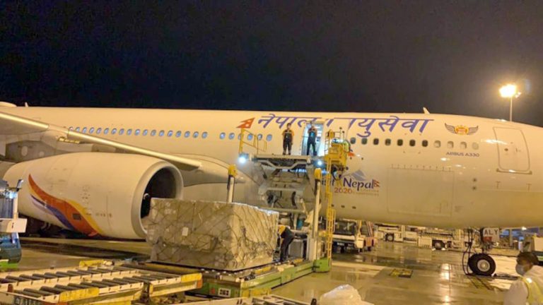 सेनाले चीनबाट ल्यायो १४ टन स्वास्थ्य सामग्री