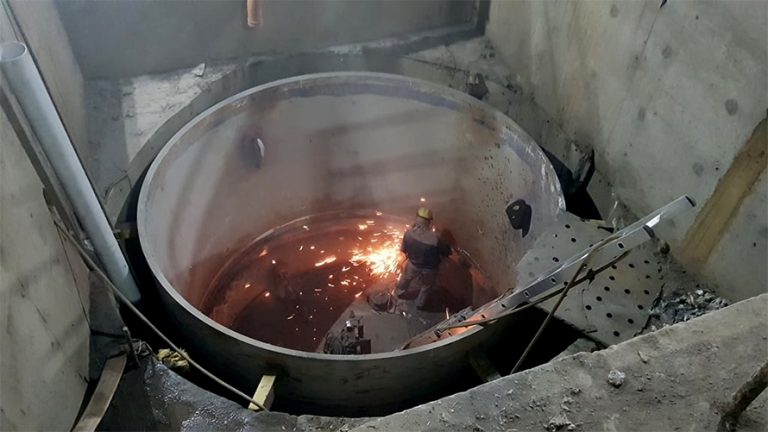 तामाकोसीको मुख्य चुनौती पन्छिँदै, जोडियो तल्लो ठाडो सुरुङमा पेनस्टक