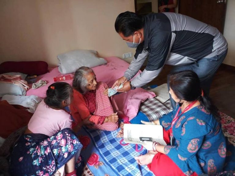 भत्ता दिन जनप्रतिनिधि घरघरमा, ज्येष्ठ नागरिक दंग