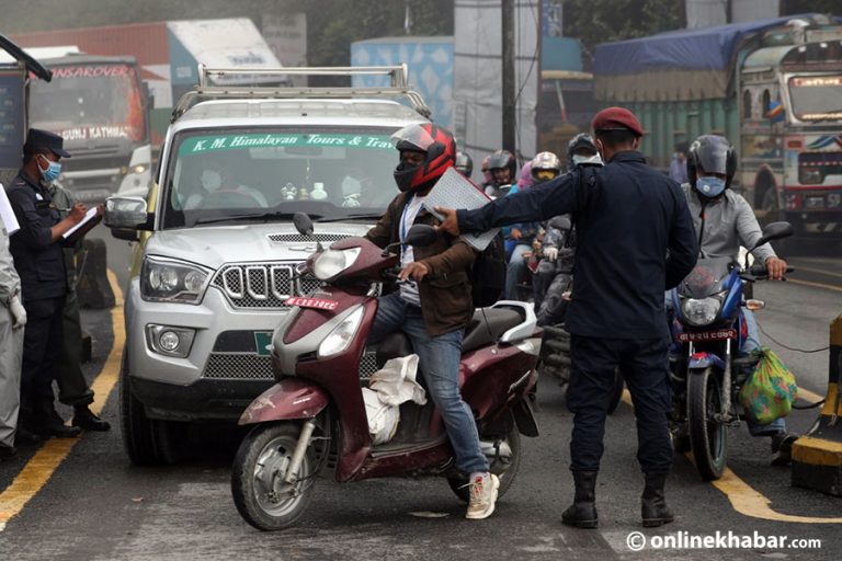 नागढुंगामा कडाइ, पास नभएकालाई धमाधम फर्काउँदै प्रहरी