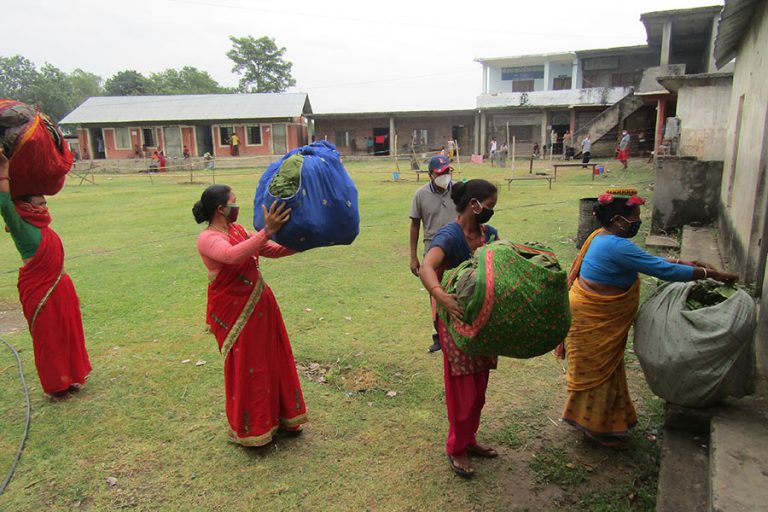 क्वारेन्टिन बस्नेलाई भूमिहीनको उपहार दुना टपरी र तरकारी