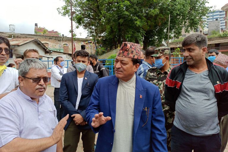 पुरातत्वले अनुमति दिए चारखालको जीर्ण संरचना २४ घण्टाभित्र हटाउछौं : मानन्धर