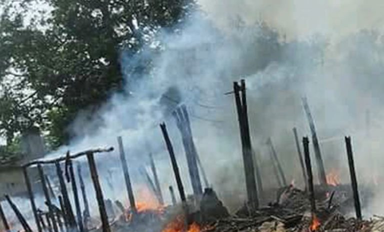 बारामा आगलागी : सात घर जलेर नष्ट