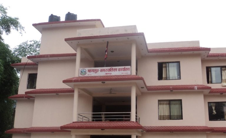 बागलुङ नगरपालिकाले बेवारिसे कुकुर राख्न डग होस्टल बनाउँदै