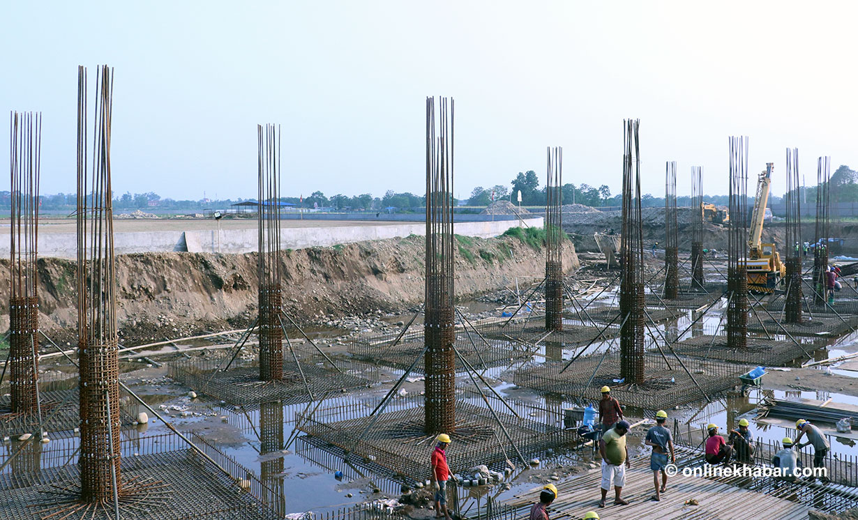लकडाउनमा पनि चितवनको क्रिकेट रंगशालामा काम निरन्तर