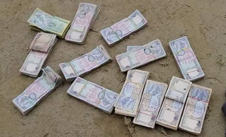 महोत्तरीमा स्रोत नखुलेको ८ लाख रकमसहित एकजना पक्राउ