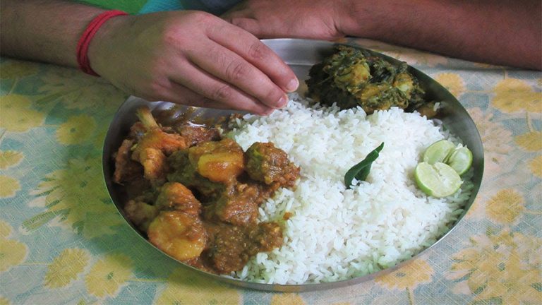 खाना खानसाथ यस्तो गल्ती त भइरहेको छैन ?