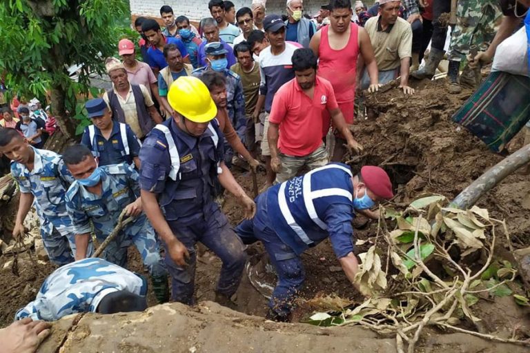 कुश्मा पहिरो अपडेट : ८ जनाको शव भेटियो, एक जना अझै बेपत्ता