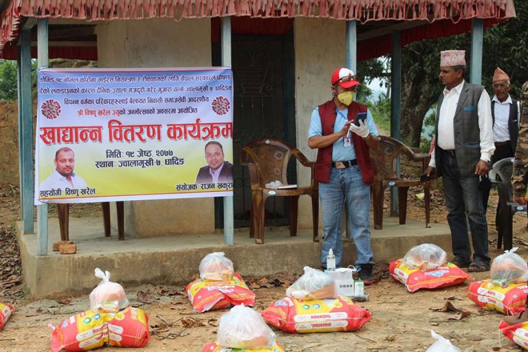जन्मदिनको अवसरमा १५८ परिवारलाई खाद्यान्न सहयोग