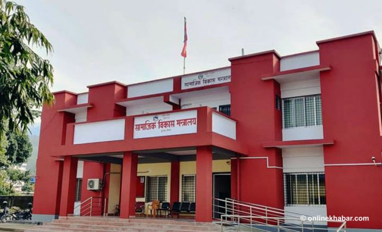 खटाएको ठाउँमा नगएका स्वास्थ्यकर्मीलाई स्पष्टीकरण