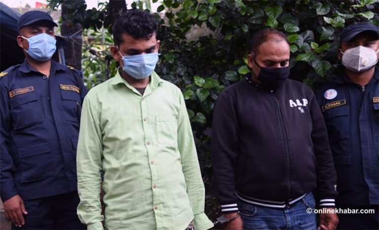 बोलाएर खाजा खुवाए, घर छेऊमै एसिड हान्न लगाए