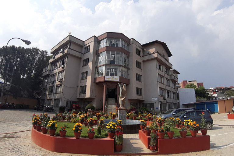 दैनिक औसत साढे १ अर्बले उठ्दैछ आन्तरिक राजस्व, उकालो लाग्यो वैदेशिक व्यापारको ग्राफ