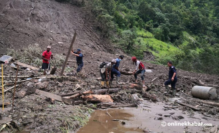 विद्यालय र आमा समूहका भवन बने बाढीपीडितका आश्रयस्थल