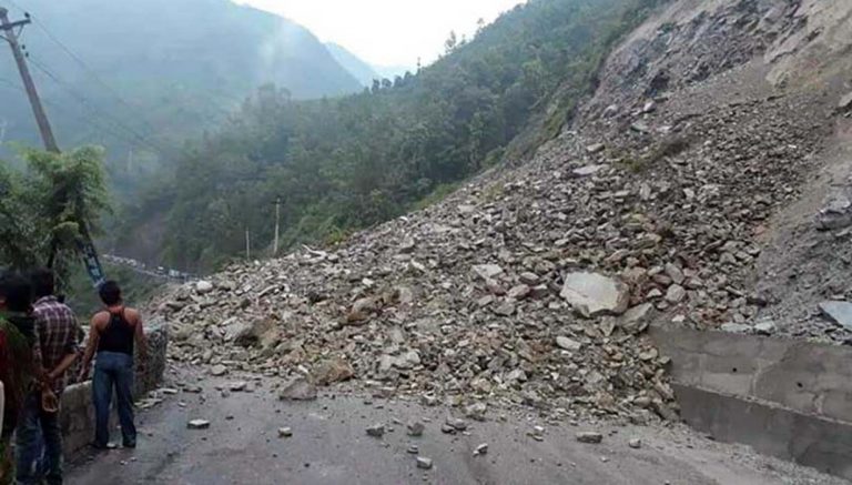 नारायणगढ-मुग्लिन सडक अवरुद्ध, पूर्वपश्चिम राजमार्ग पनि प्रभावित