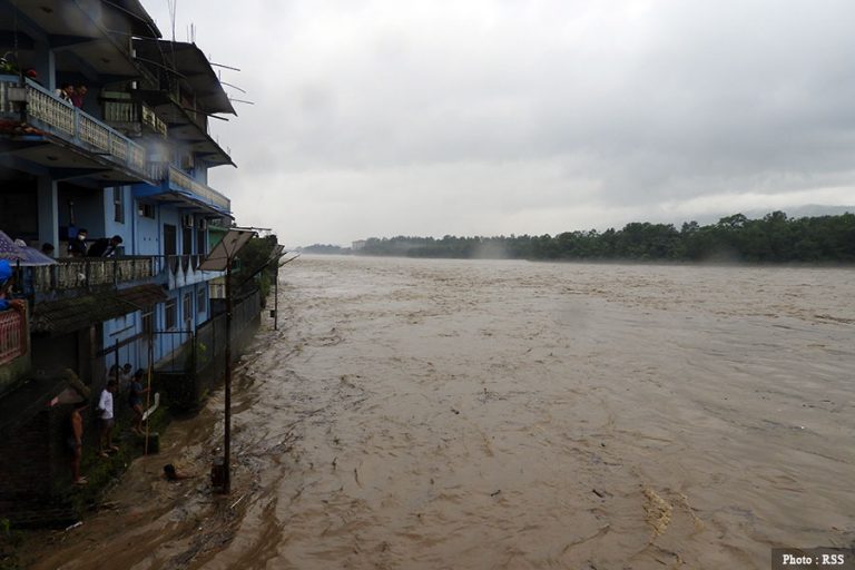 नारायणी नदी खतराको तहभन्दा माथि, ३० परिवारलाई सुरक्षित स्थानमा सारियो