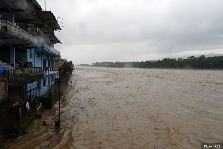 नारायणी नदीले चेतावनीको तह पार गर्‍यो, सतर्क रहन प्रशासनको आग्रह