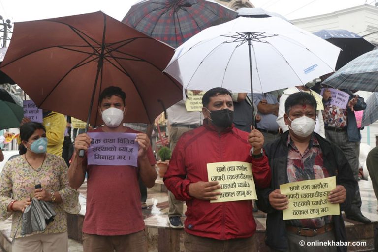 घरभाडा र बैंक ब्याज मिनाहाको माग गर्दै व्यवसायी आन्दोलनमा