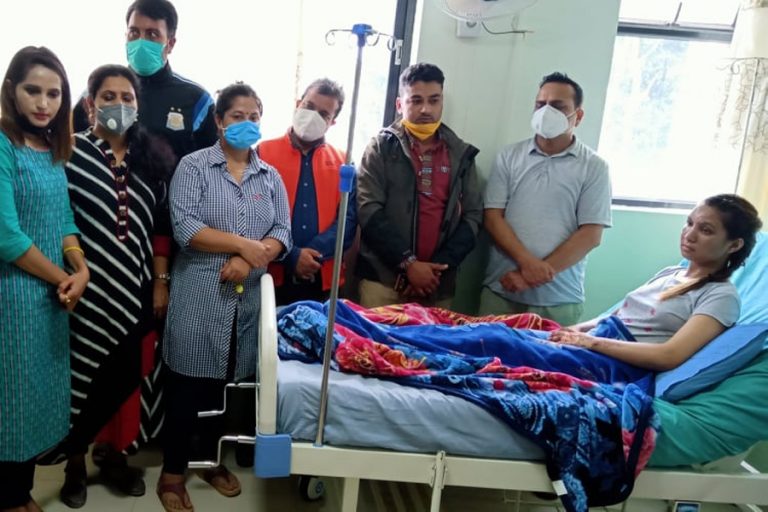 एसिड आक्रमणमा परेकी कार्कीको उच्च शिक्षाको जिम्मा नेविसंघले लिने