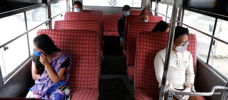 फाट्टफुट्ट गुड्न थाले सार्वजनिक बस