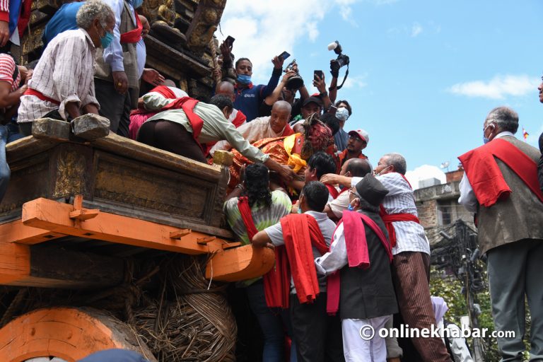 रातो मच्छिन्द्रनाथको रथारोहण