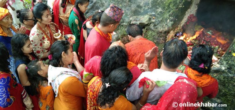 ठोरीको सीता गुफामा विशेष पूजा, रामको मूर्ति स्थापना गर्ने घोषणा