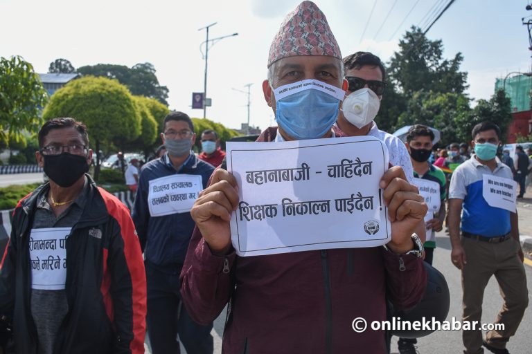 बोर्डिङ स्कूलका तीन हजार शिक्षक वेरोजगार