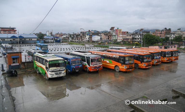 सबै रुटमा सार्वजनिक सवारी खोल्न व्यवसायी र मजदुरहरुको माग