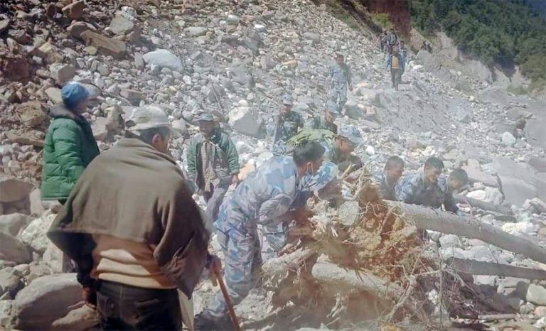 सशस्त्र प्रहरीले बनायो तिंकर भञ्ज्याङसम्मको गोरेटो बाटो