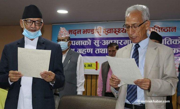 मदन भण्डारी स्वास्थ्य विज्ञान प्रतिष्ठानका उपकुलपति जोशीले लिए सपथ