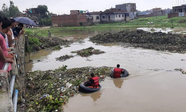 सिर्सिया नदीबाट जलकुम्भी निकालियो