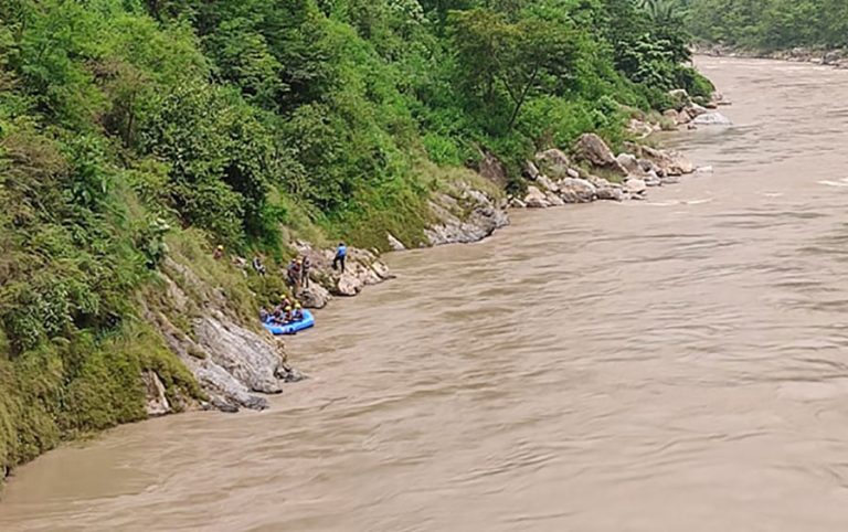 त्रिशुलीमा गाडी खसेको आशंकामा खोजी जारी