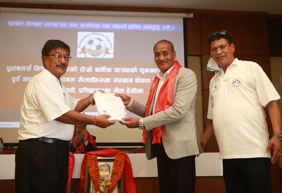 राष्ट्रिय फुटबल टिमका ४८ पूर्वखेलाडी सम्मानित