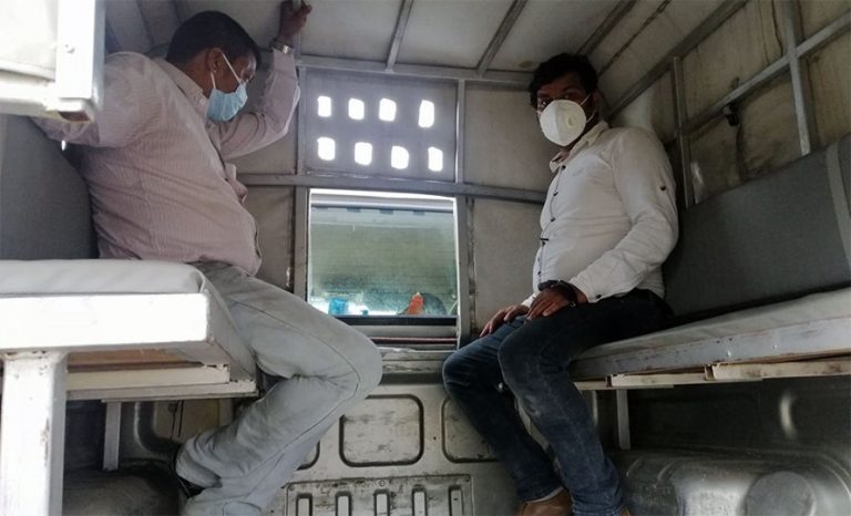 कमिसन लिन गएका मेयरका छोरा ५ लाखसहित पक्राउ