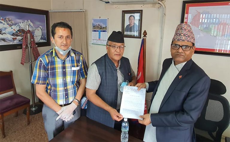 निजी सवारीमा भाडाका यात्रु बोक्न नदिन यातायात व्यवसायीको माग
