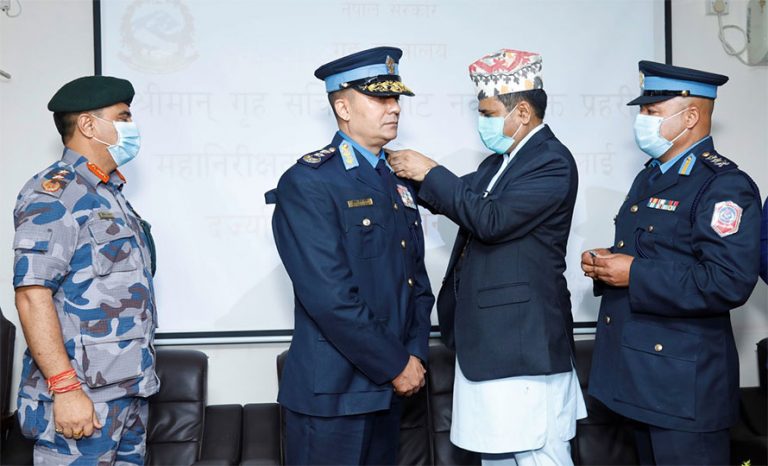 नवनियुक्त आईजीपी थापाले लगाए दर्ज्यानी चिह्न